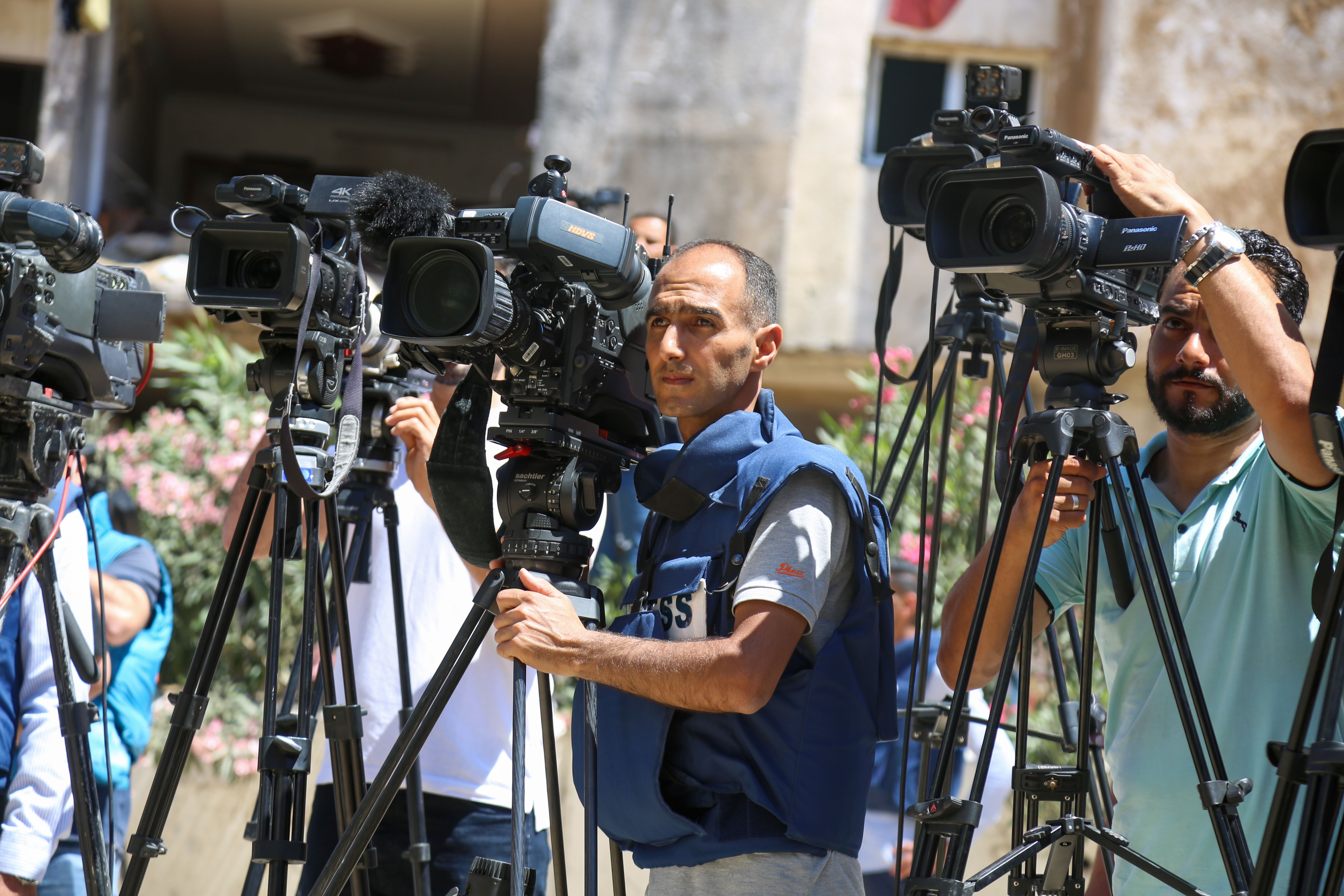 About NEWSLIVE